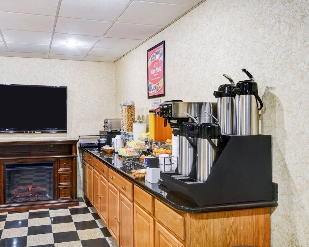 Econo Lodge Morgantown 27/31