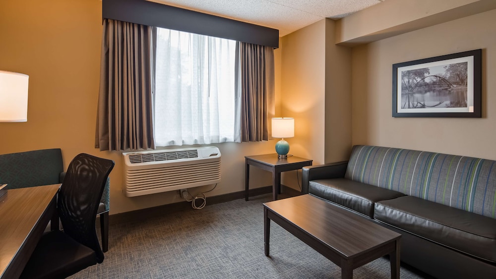 Best Western East Towne Suites 31/42