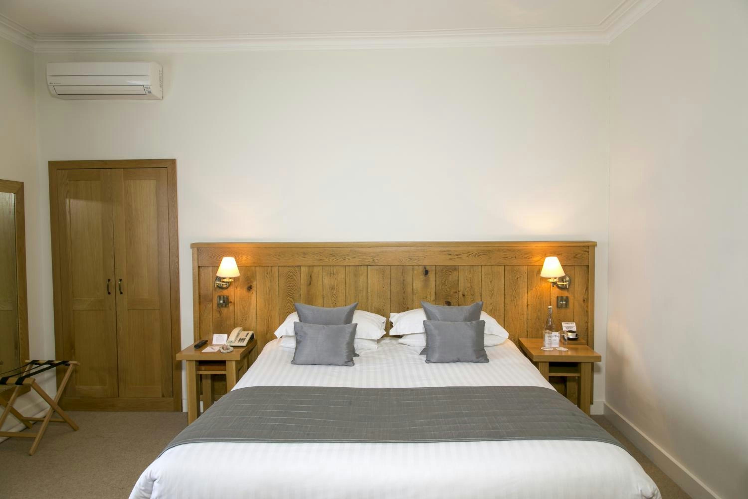 Tewin Bury Farm Hotel 8/38