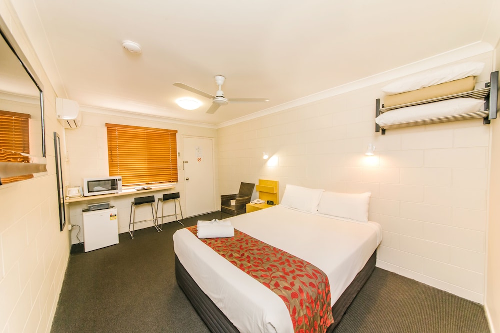 STANDARD, QUEEN BED