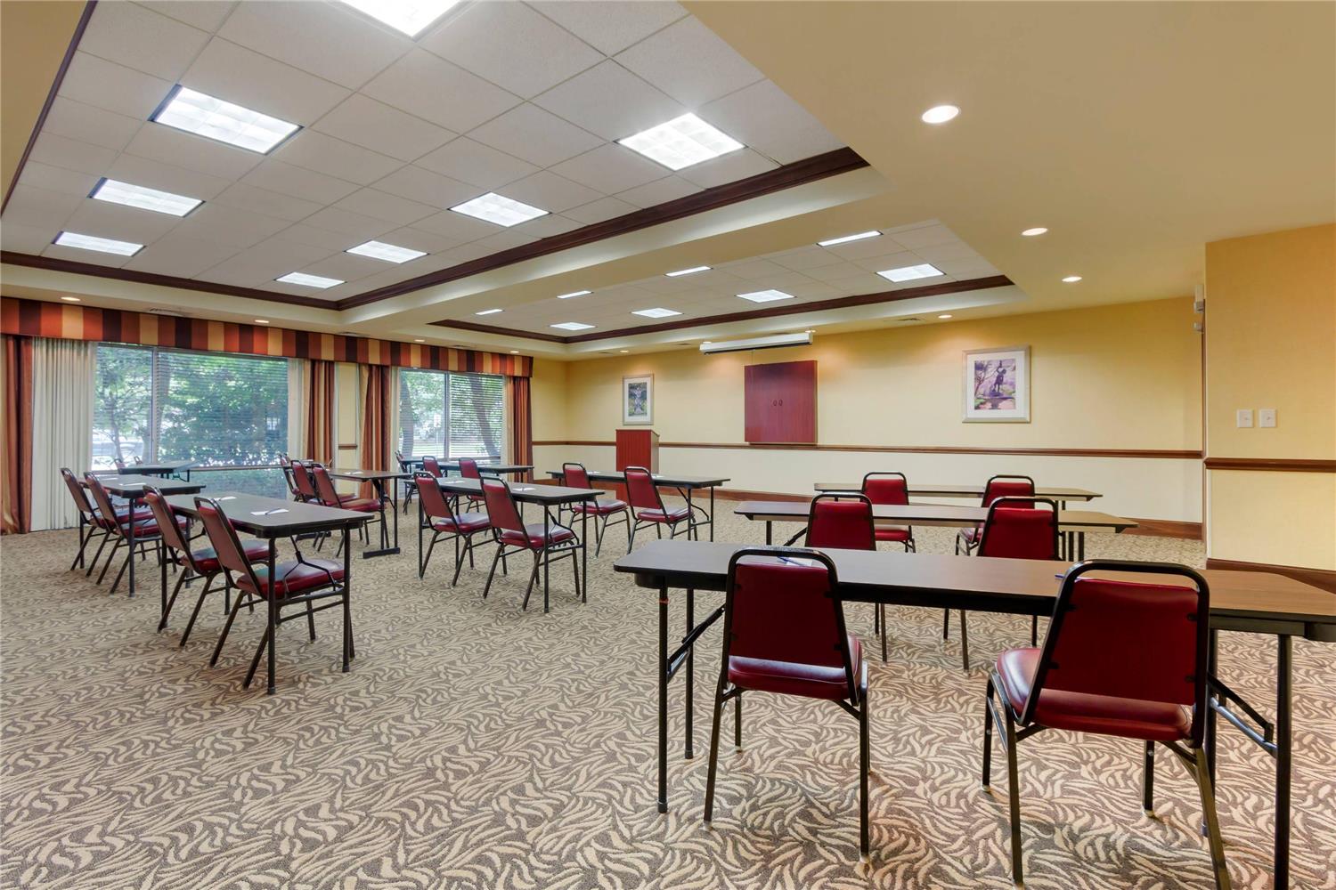 Comfort Suites West of The Ashley 42/46