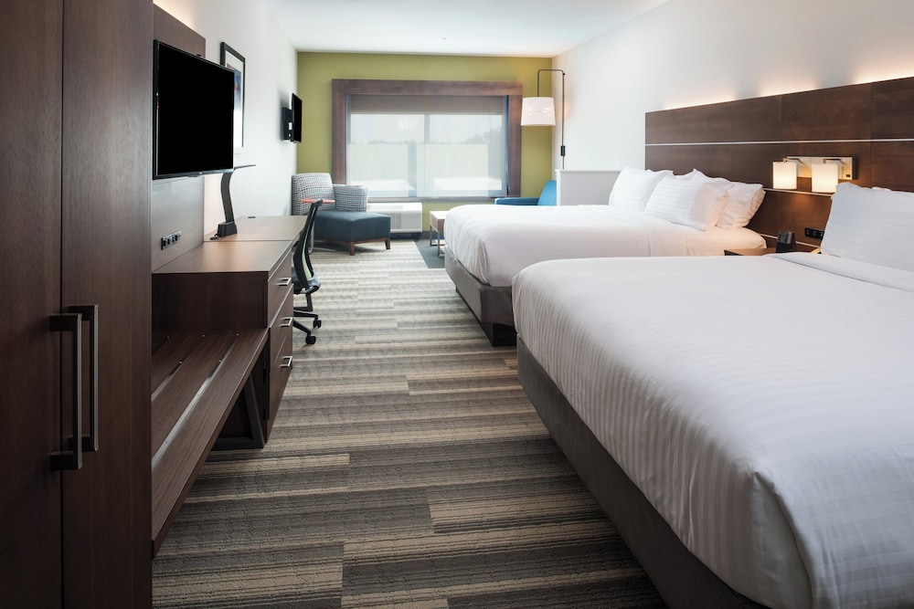 Suite, 2 King Beds, Accessible