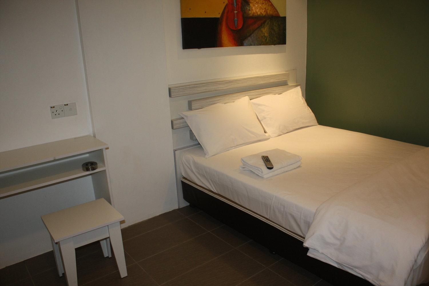 Standard, Queen Bed