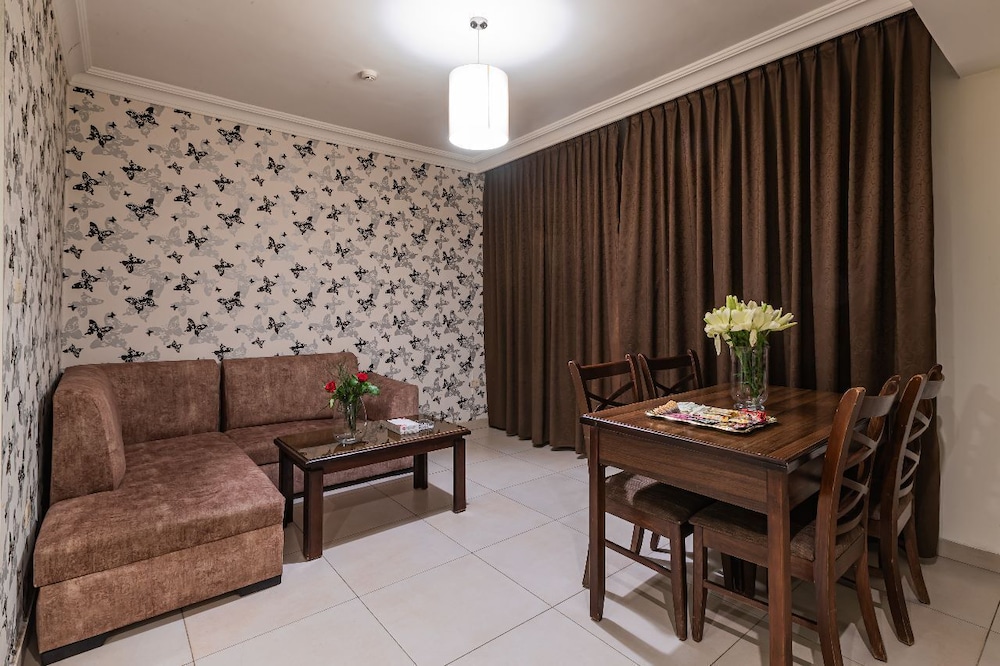 Lancaster Hotel Apartments-Gardens 30/47