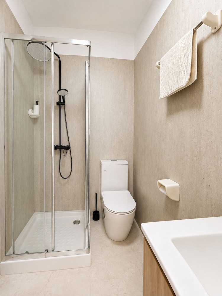Valentinos Apartments 43/47