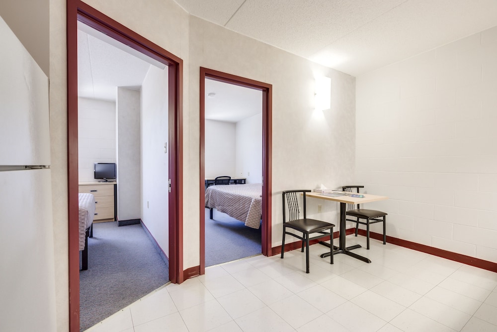 Residence & Conference Centre - Welland 25/50