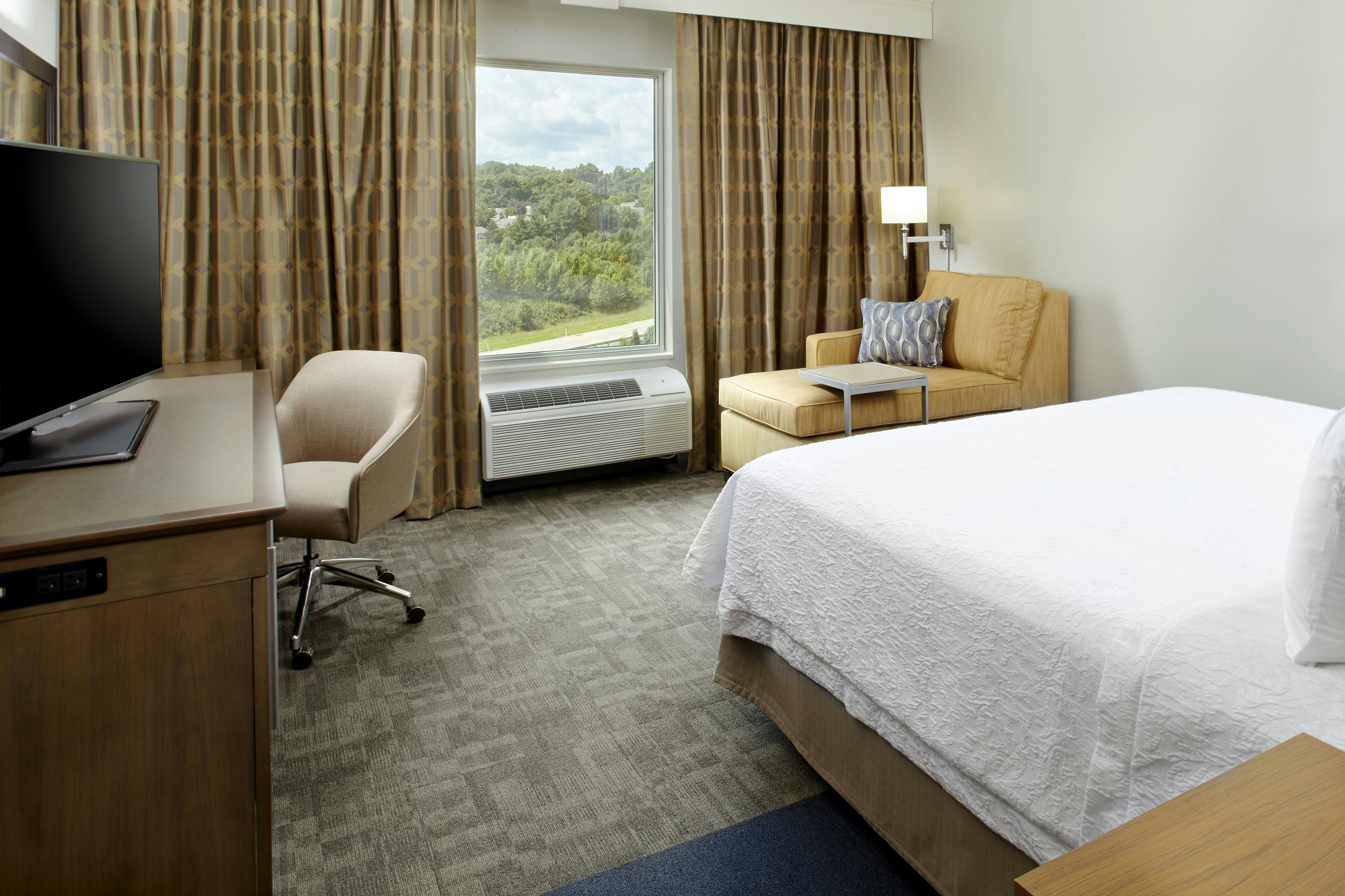 ROOM, KING BED