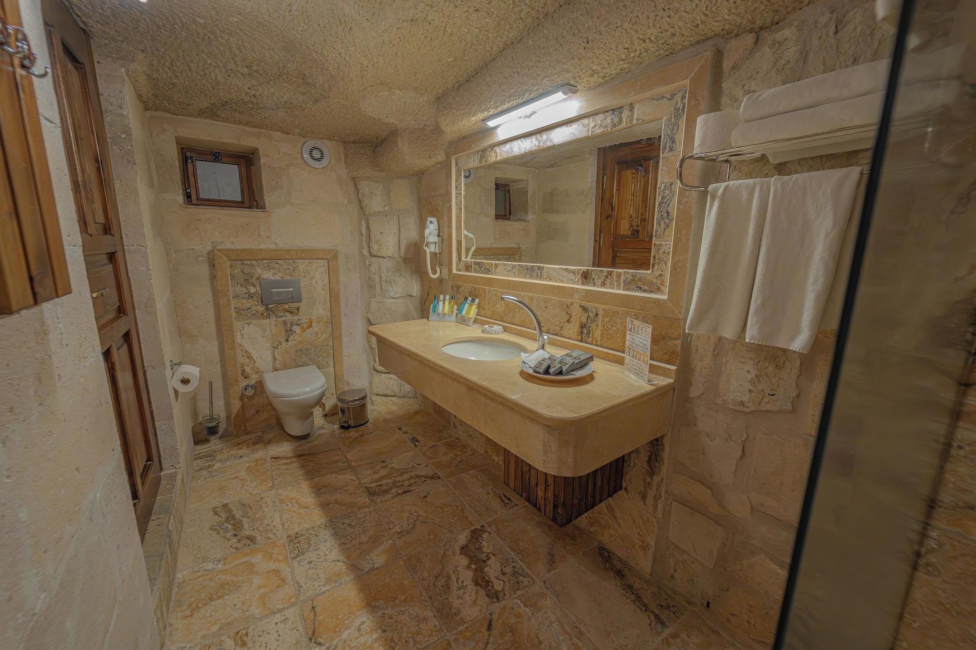 Cave, King Bed