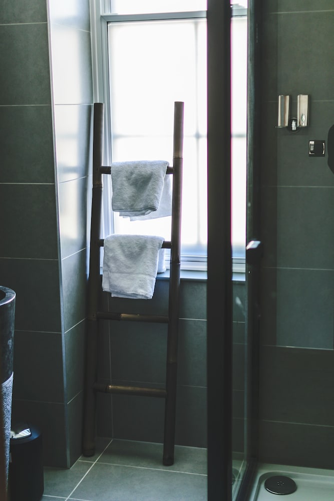 Mono Suites 29/30