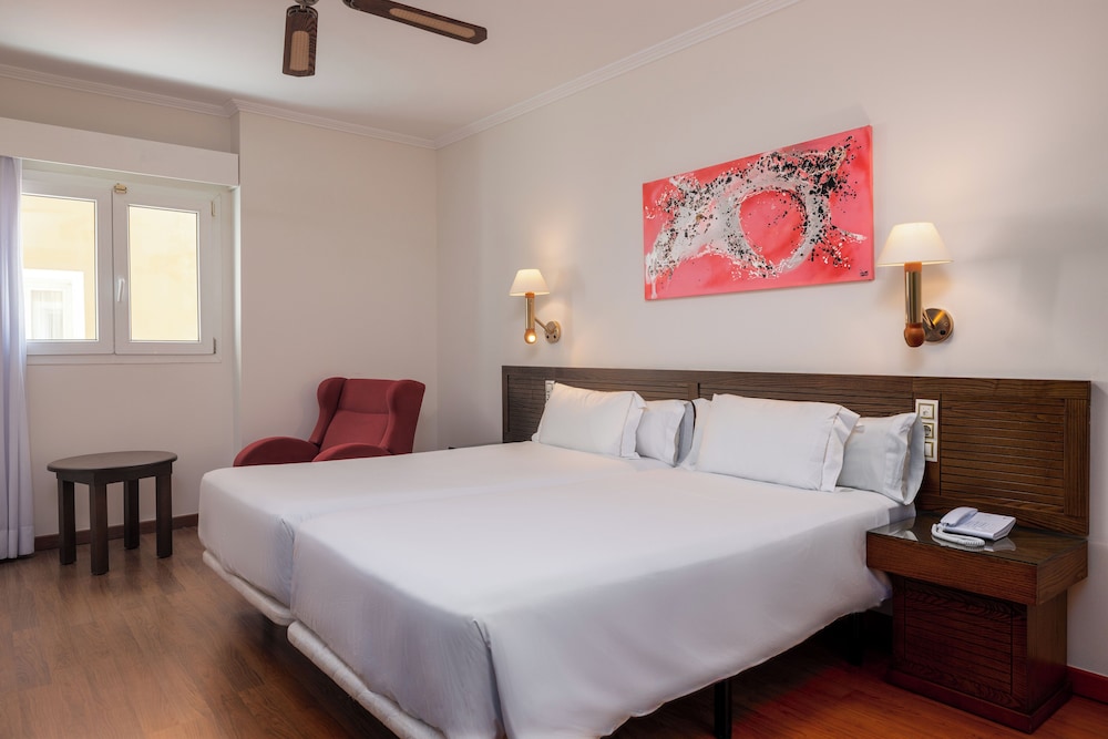 ROOM, DOUBLE BED