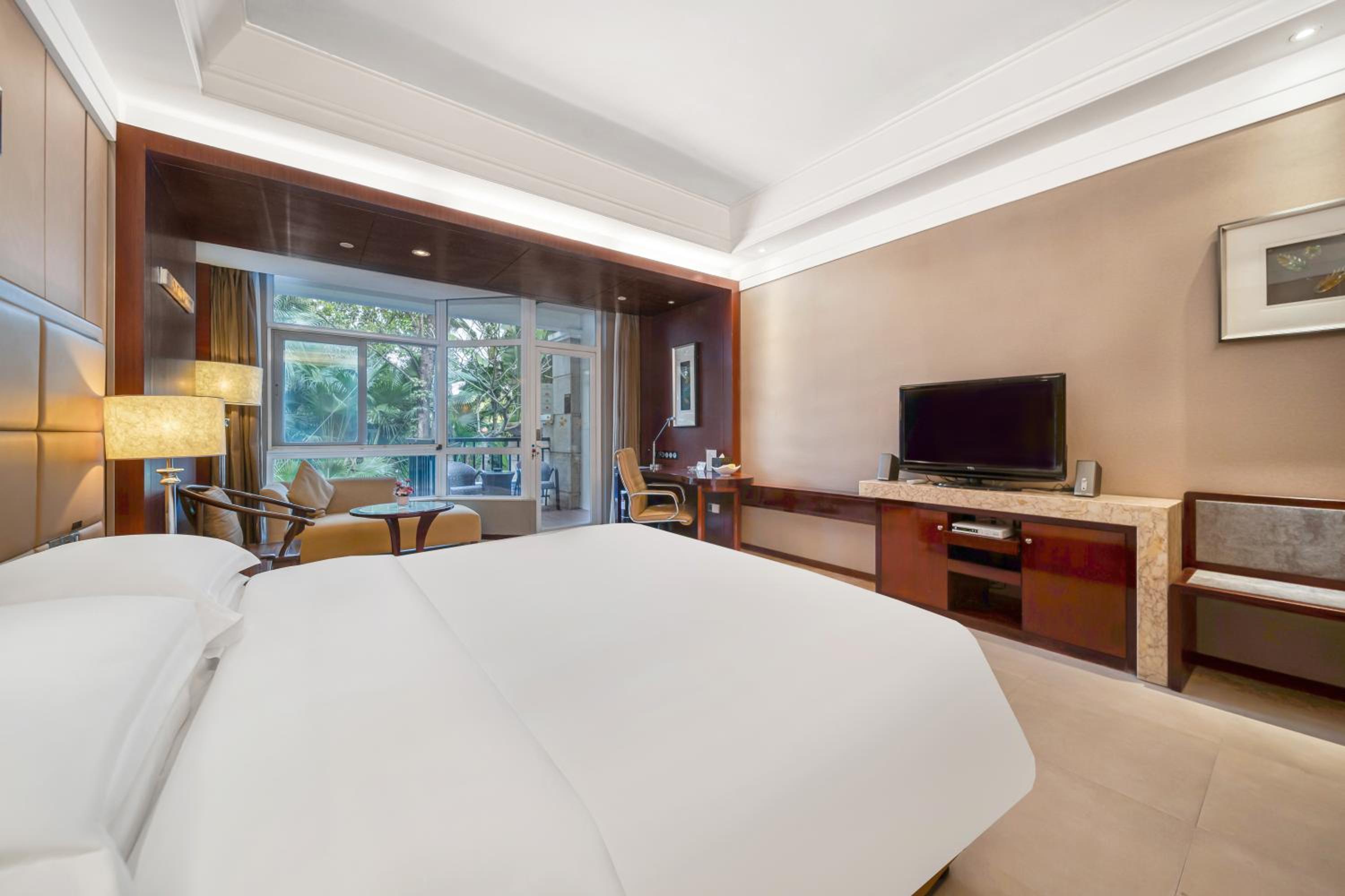 Deluxe, King Bed, Pool Side