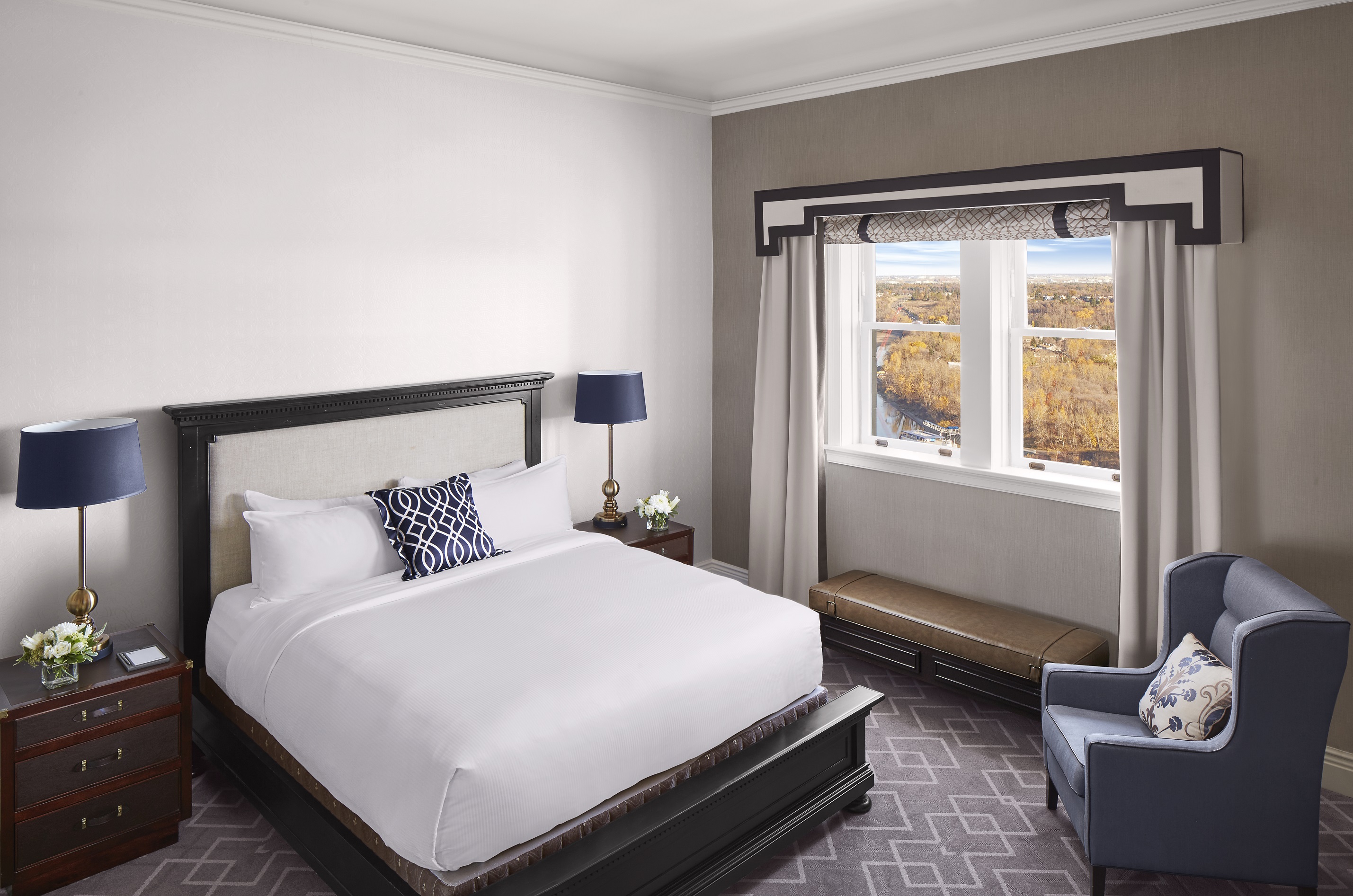 River, Deluxe, King Bed, Valley View