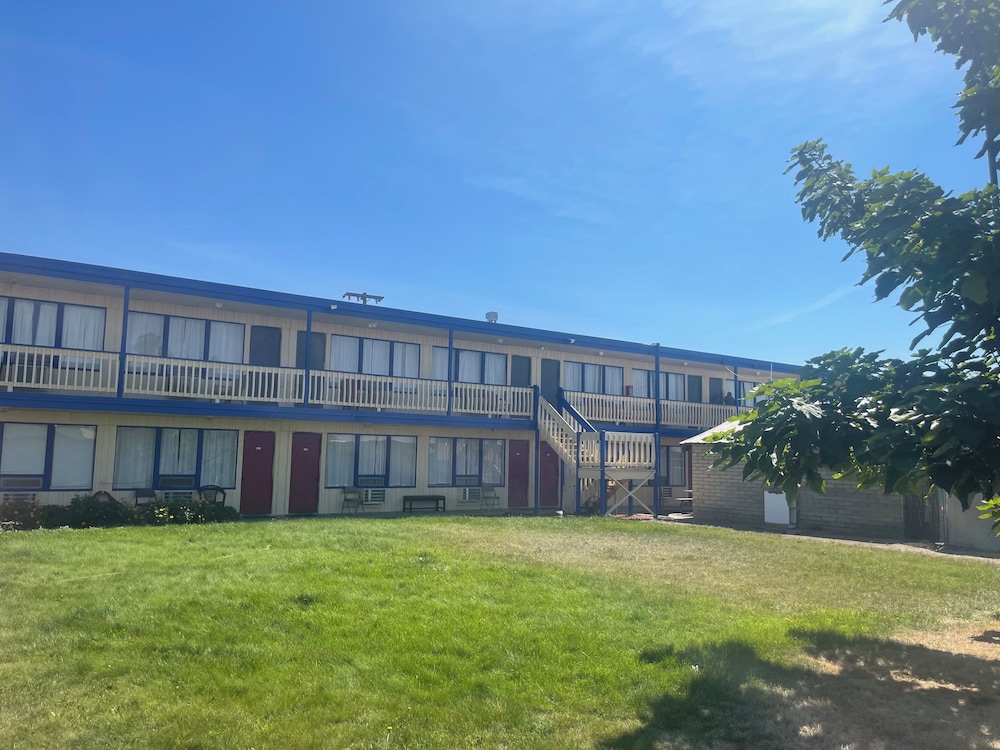 Motel Oasis Inn 4/56