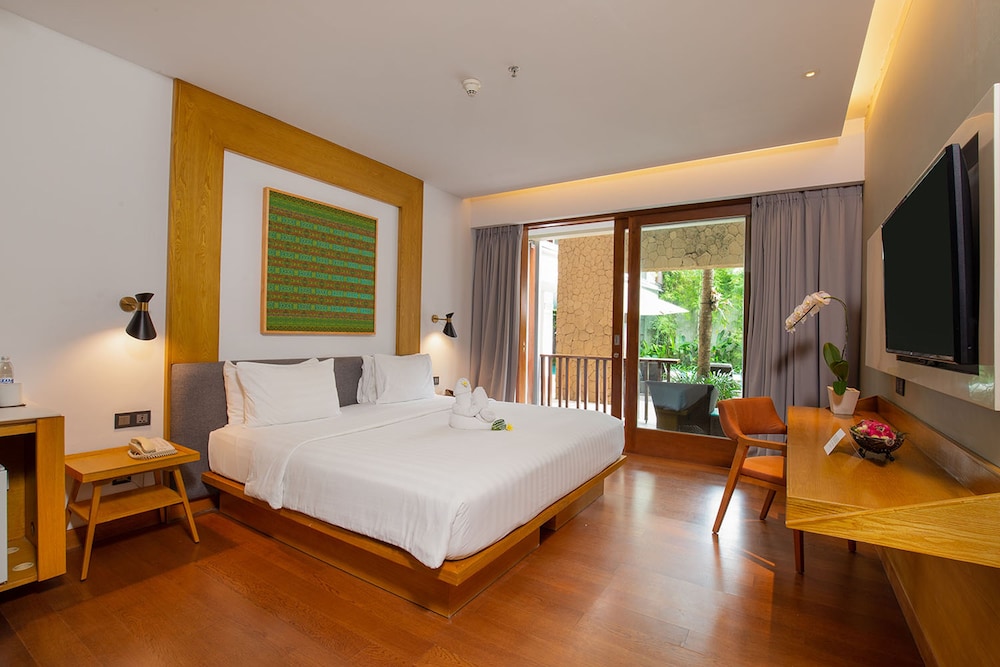 Haven, Premier, Pool Access