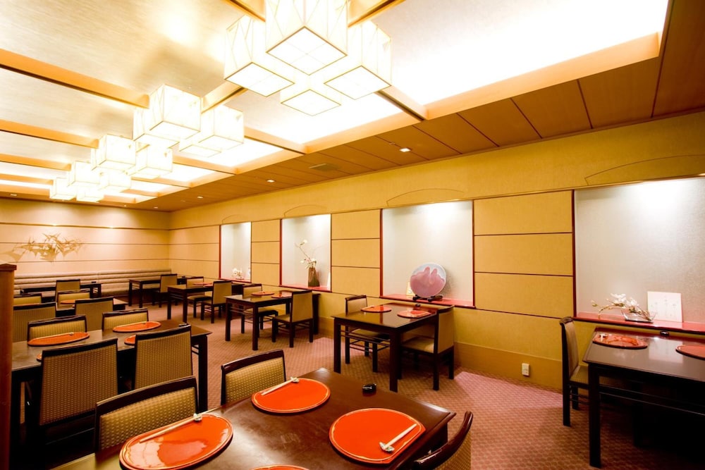 Naspa New Otani Hotel 57/75