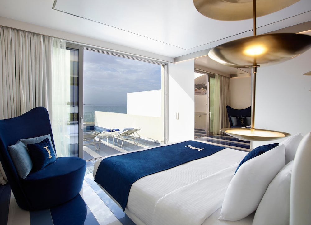 Gold, Suite, King Bed, Sea View, Private Pool