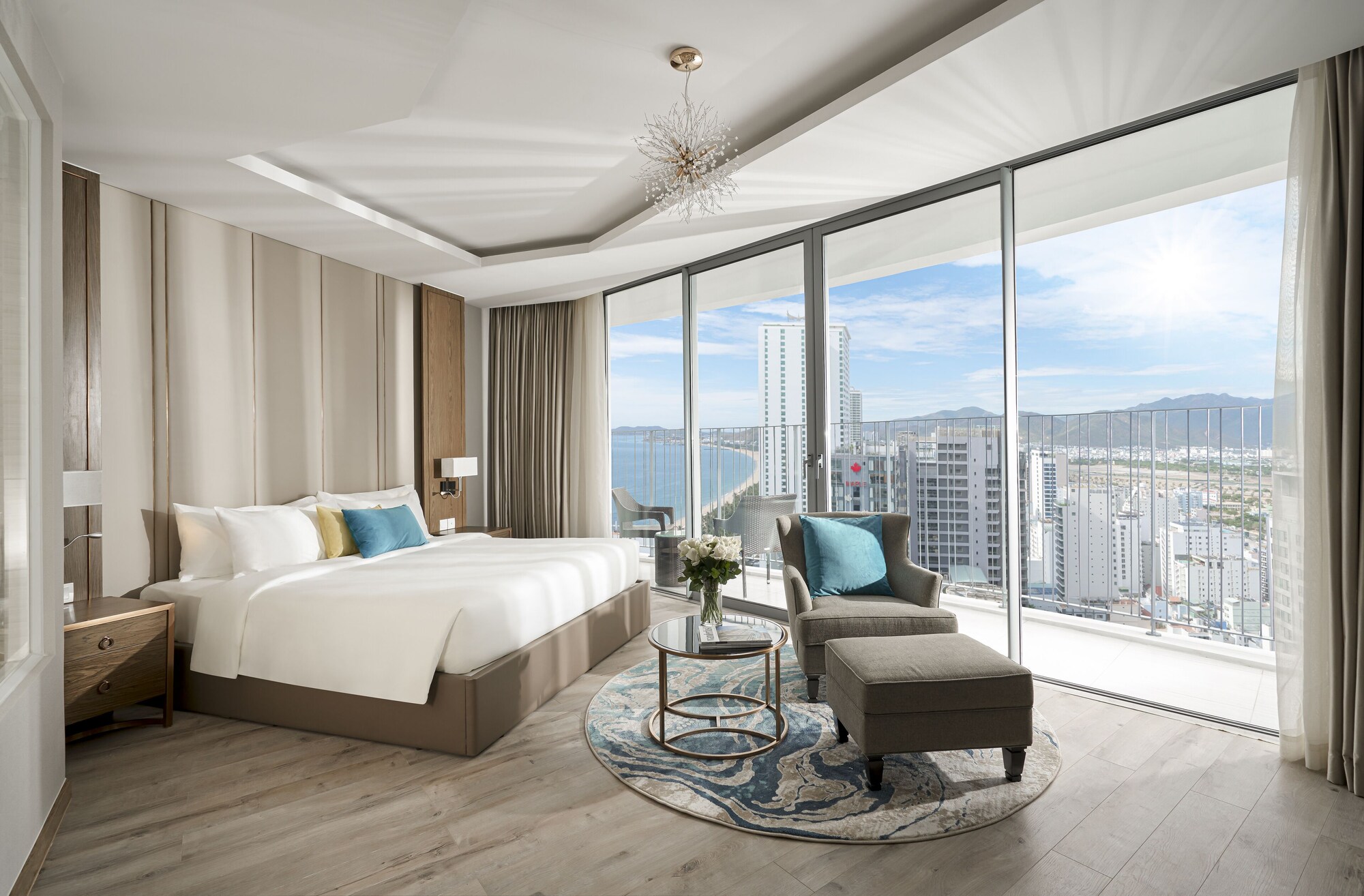 EXECUTIVE, KING BED, CITY VIEW