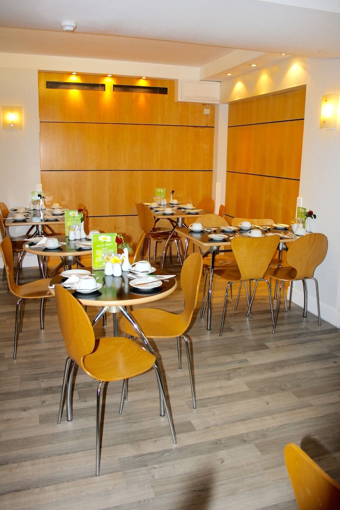 Reem Hotel 49/65