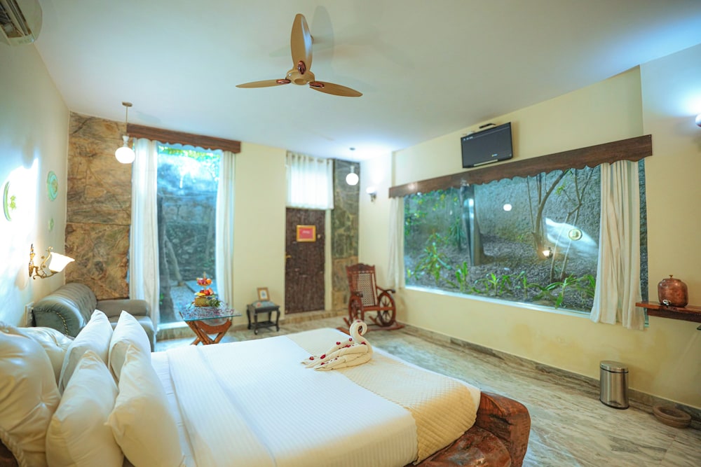 COTTAGE, KING BED, PRIVATE POOL