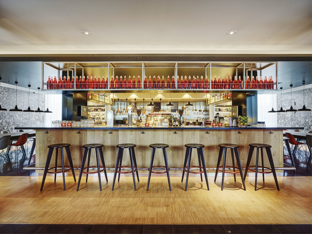 CITIZENM SCHIPHOL AIRPORT HOTEL 37/53