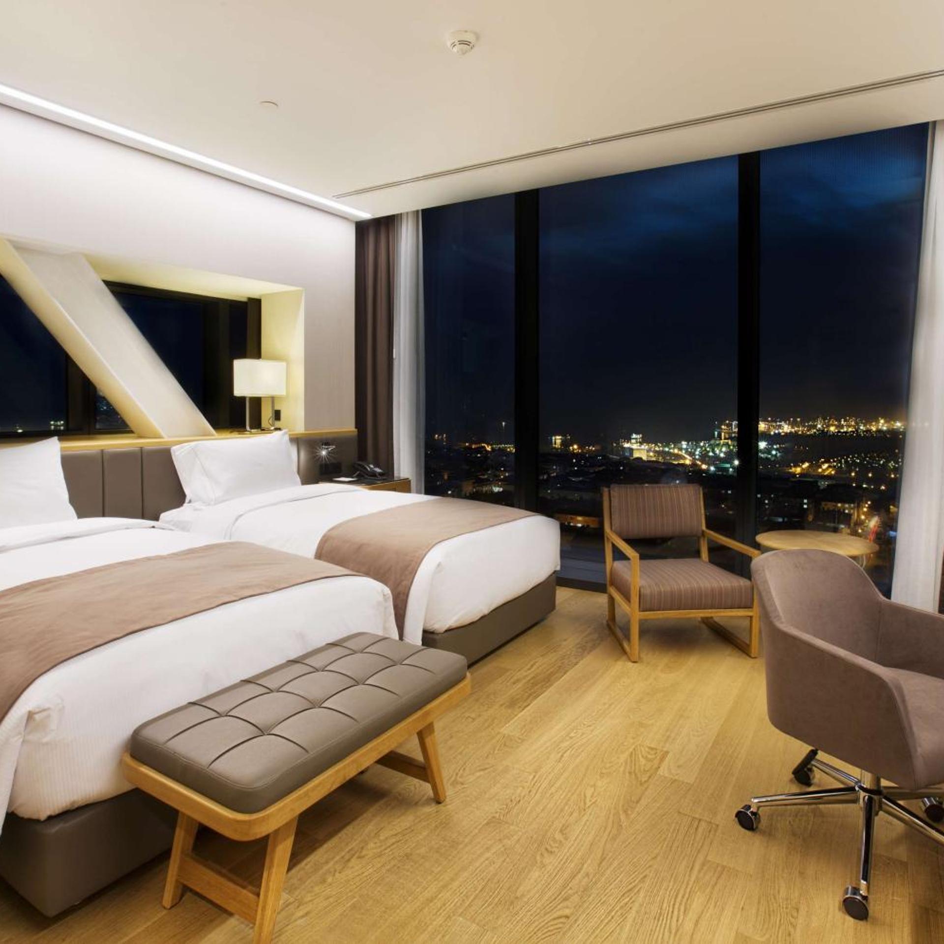 DELUXE, TWIN BEDS, PANORAMIC VIEW