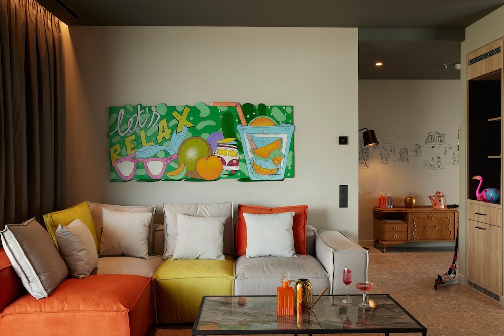 Moxy Athens City 45/66