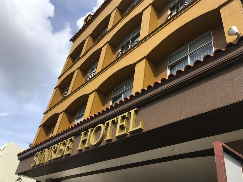 Sunrise Hotel 3/68