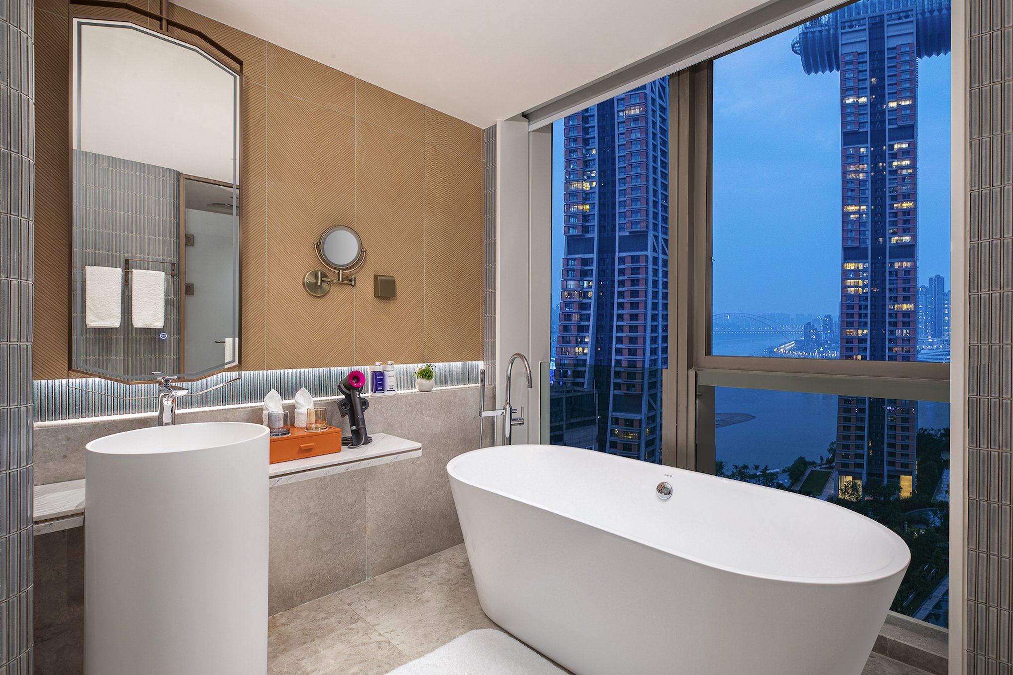 voco Chongqing Chaotianmen an IHG Hotel 44/50