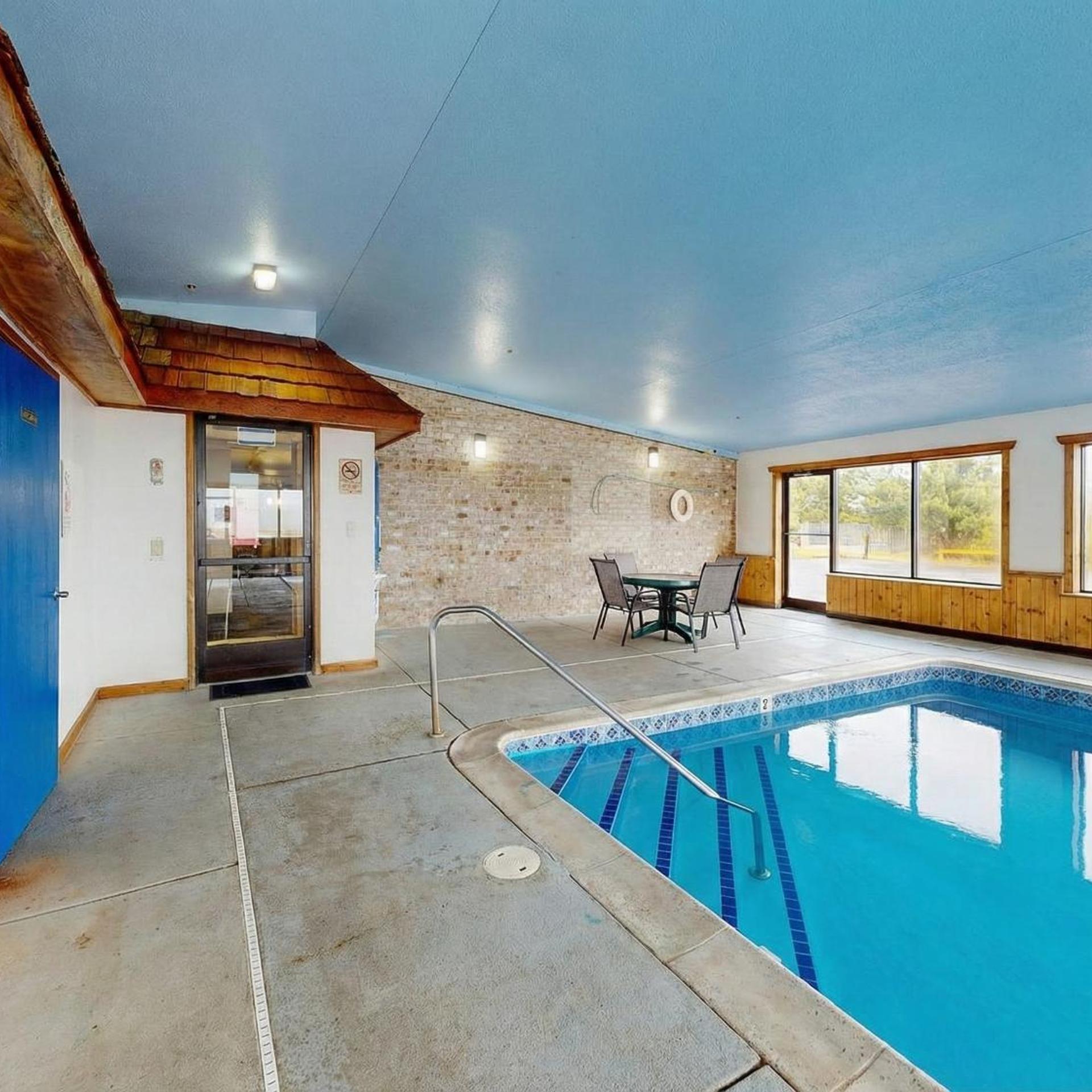 Oscoda Lakeside Hotel 24/50