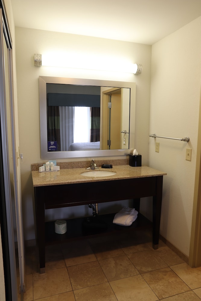 Hampton Inn Fayetteville 56/62