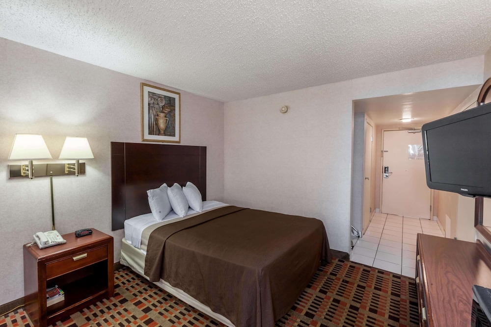 Days Inn by Wyndham Amarillo East 19/33