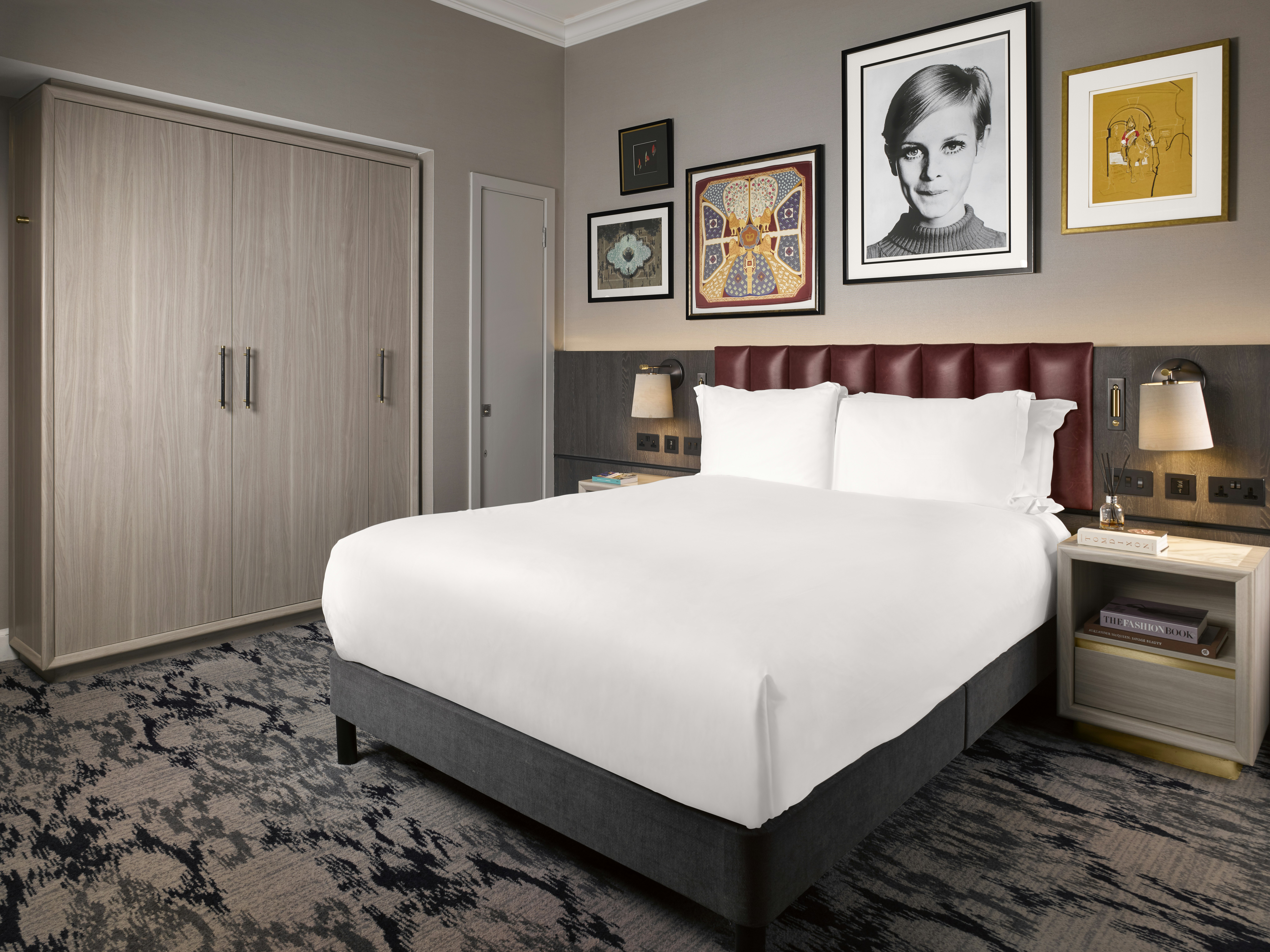 TRAFALGAR, QUEEN BED