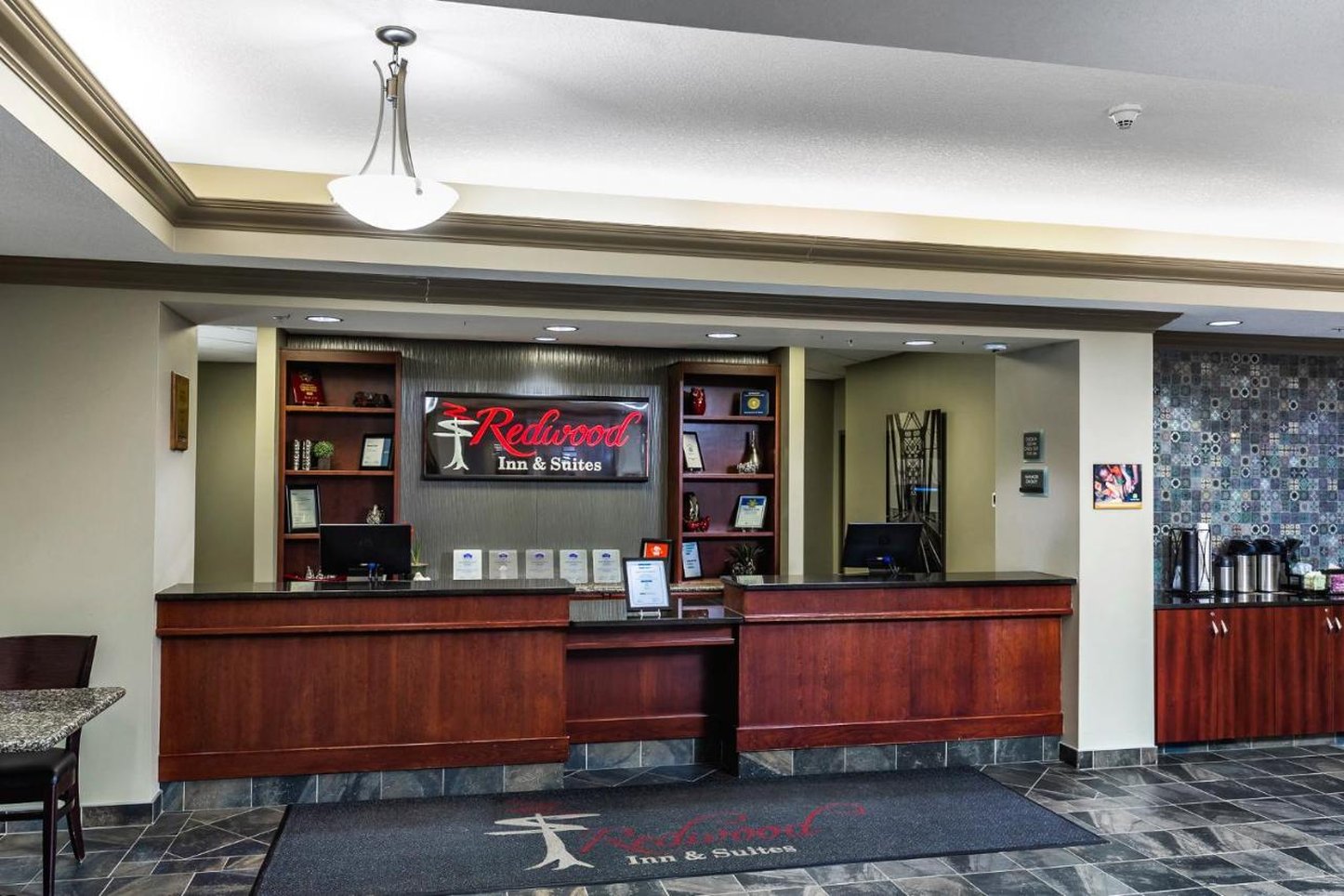 Redwood Inn Suites Grande Prairie 7/61