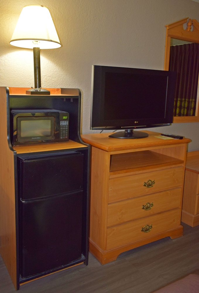 Super 8 by Wyndham Fort Chiswell Wytheville Area 21/33