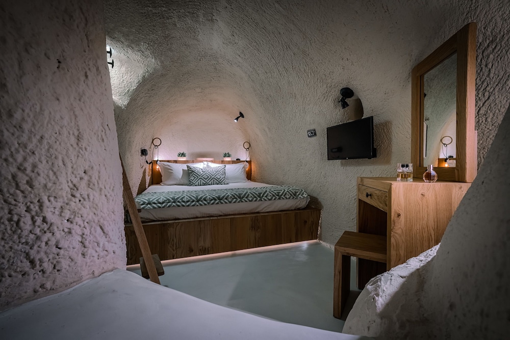 Nalas Cave Suite - Adults Only 13/50