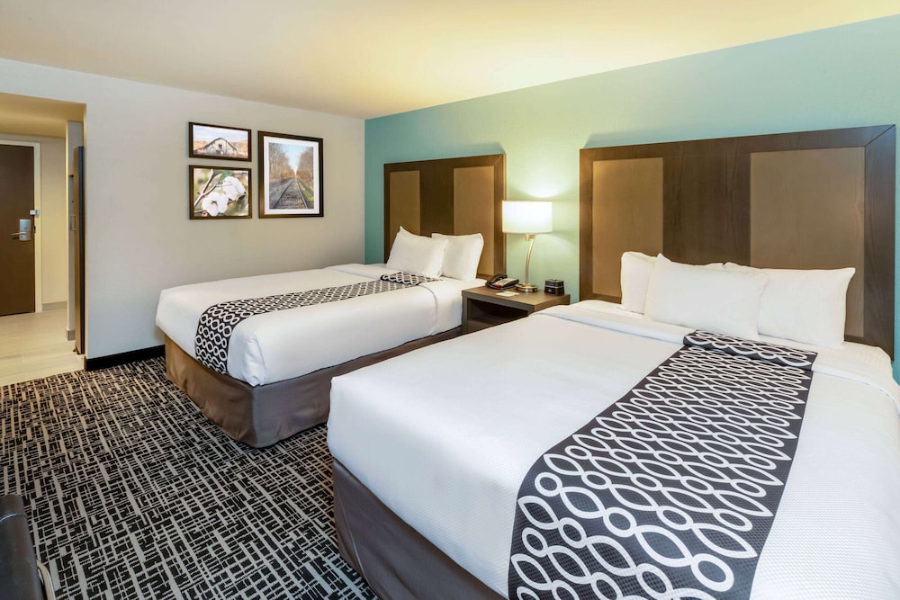 La Quinta Inn and Suites by Wyndham Jonesboro 6/26