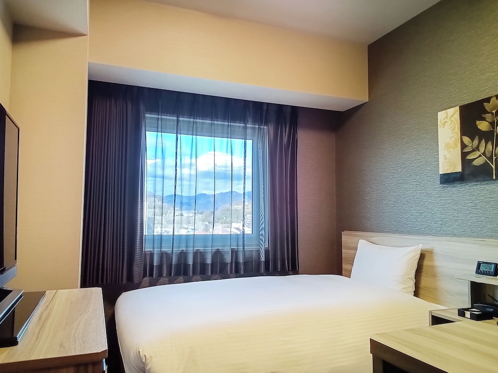 ROOM, SINGLE