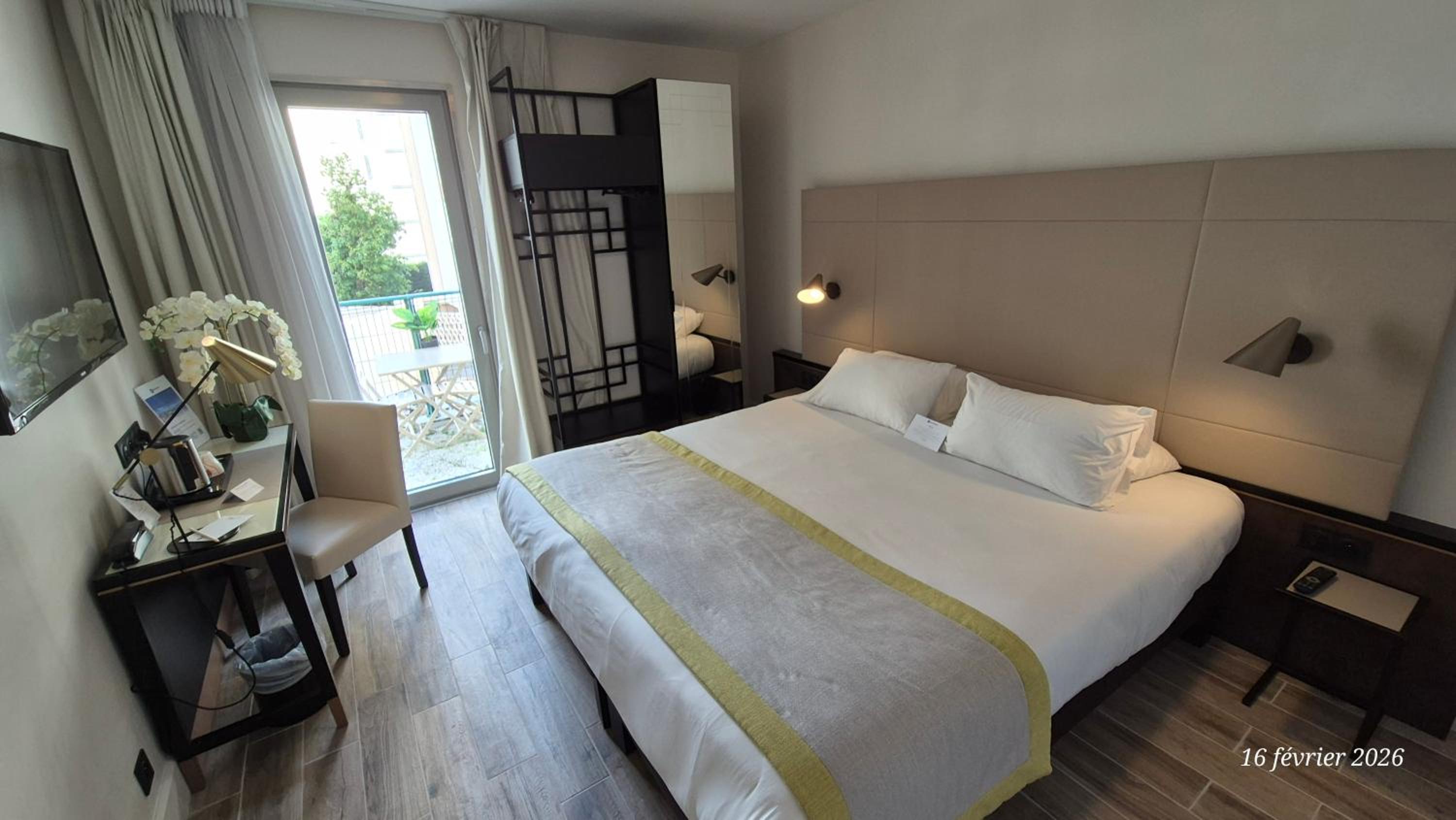 Comfort, Queen Bed, Private Garden