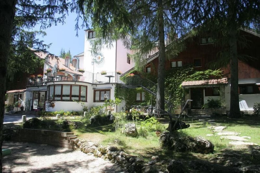 LH Albergo Il Paradiso 32/38