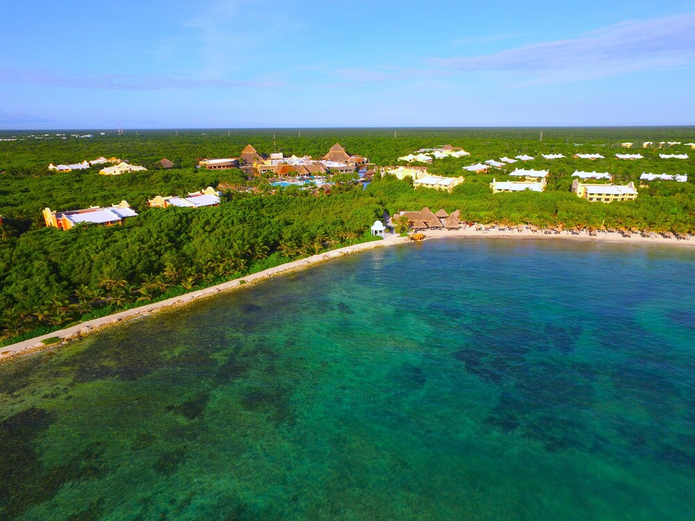 Family Selection At Grand Palladium Kantenah Resort & Spa 46/50