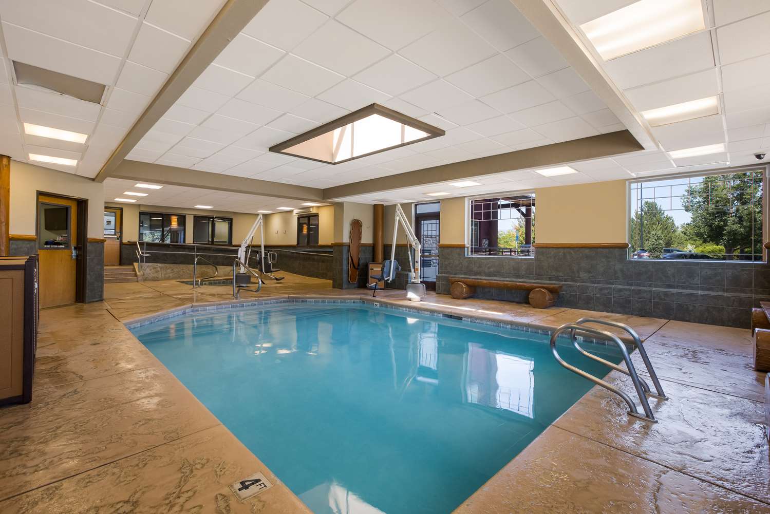 Best Western Northwest Lodge 13/17