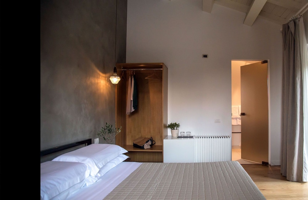 Tale Restaurant & Suite 18/75
