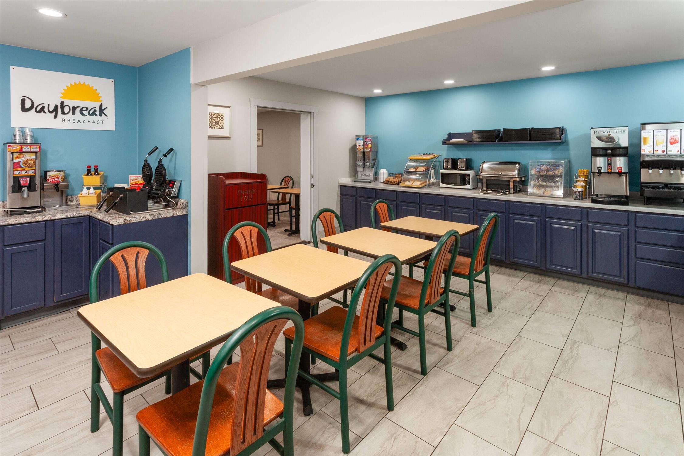 Days Inn By Wyndham Eagle River 15/23