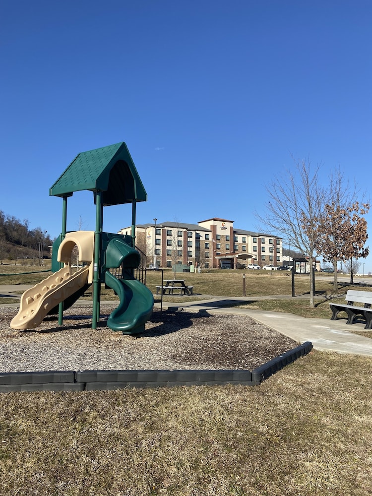 Comfort Suites Bridgeport Clarksburg 26/33