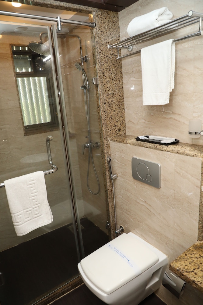 Hotel Anantha Executive Suites 16/18