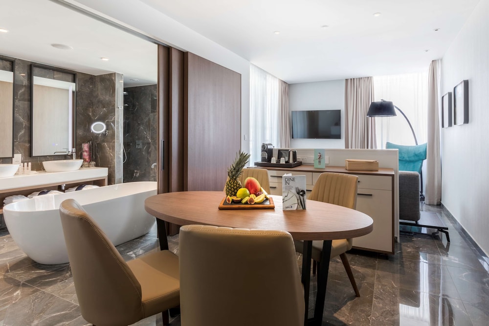 Radisson Blu Hotel Larnaca 65/74