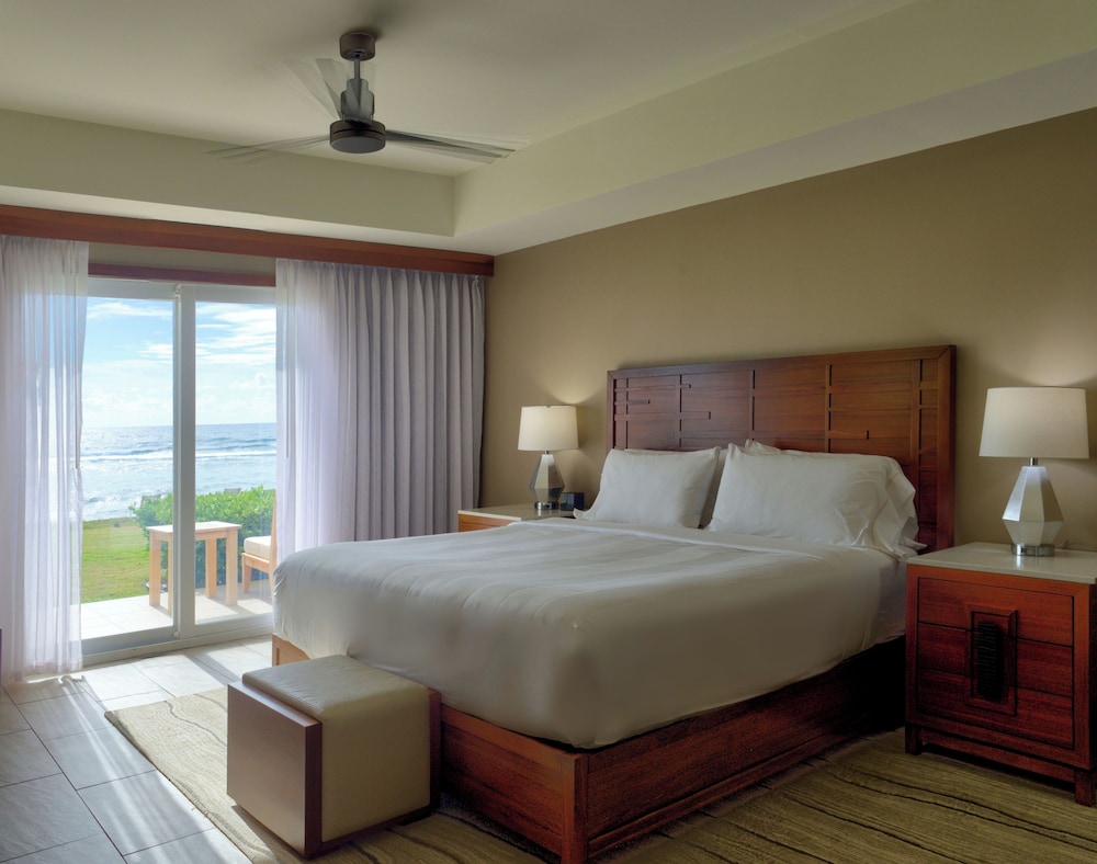 JW Marriott St. Maarten Beach Resort & Spa 10/50