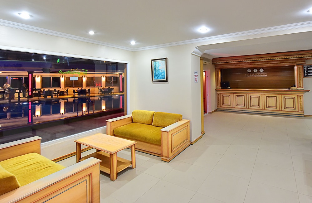 Tropicana Beach Apartments 13/38