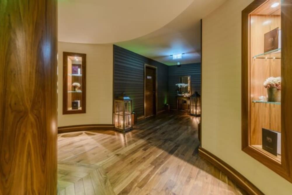 Shearwater Hotel 20/49