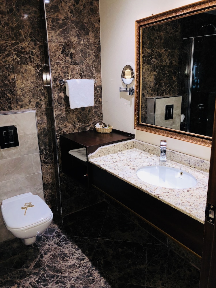 Grand Amios Hotel 31/32
